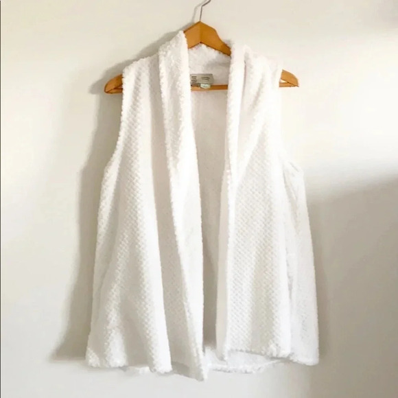 Anthro Saturday Sunday Fluffy White Fleece Vest - Picture 2 of 11